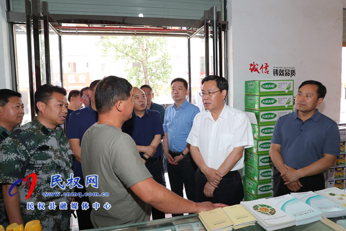 市人大常委會副主任、縣委書記姬脈常查看“三夏”生產(chǎn)時強調(diào)：搶抓農(nóng)時 科學調(diào)度 確保顆粒歸倉