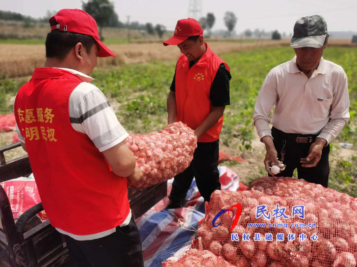 白云寺鎮(zhèn):黨員志愿者三夏幫扶情暖群眾 白云寺鎮(zhèn):黨員志愿者三夏幫扶情暖群眾