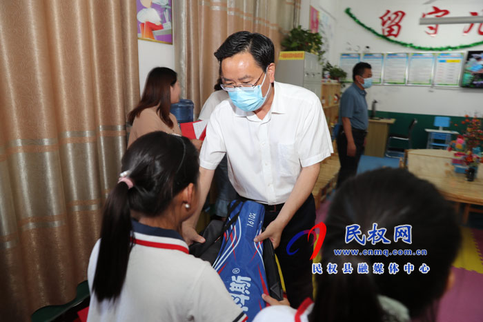 姬脈常寄語全縣少年兒童：立志，樹遠大理想；求知，成棟梁之才