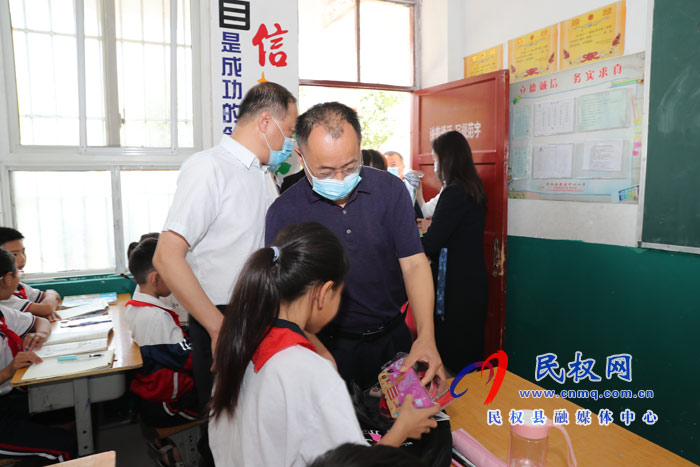 姬脈常寄語全縣少年兒童：立志，樹遠大理想；求知，成棟梁之才