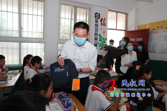 姬脈常寄語全縣少年兒童：立志，樹遠大理想；求知，成棟梁之才