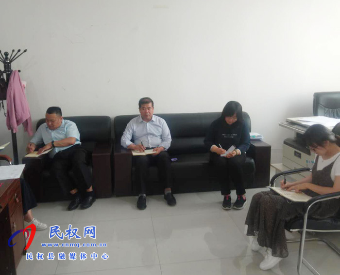 縣金融服務(wù)中心認真學(xué)習(xí)貫徹全縣“兩會”精神