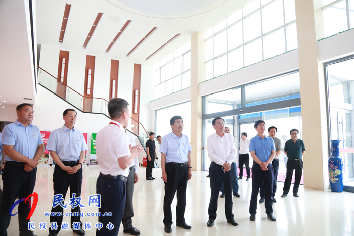 王戰(zhàn)營調(diào)研結(jié)對幫扶民權(quán)縣工作時強調(diào):全力抓好各項政策落地工作落實 確保圓滿完成脫貧攻堅目標(biāo)任務(wù) 王戰(zhàn)營調(diào)研結(jié)對幫扶民權(quán)縣工作時強調(diào):全力抓好各項政策落地工作落實 確保圓滿完成脫貧攻堅目標(biāo)任務(wù)
