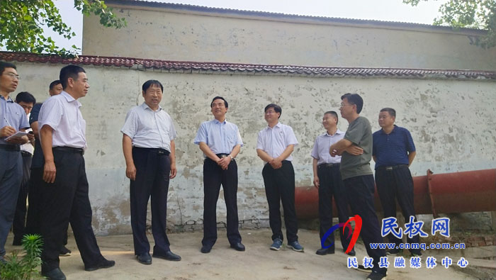 省抗旱搶種保苗指導(dǎo)工作第一組組長、省農(nóng)業(yè)農(nóng)村廳黨組成員、總農(nóng)藝師王俊忠到民權(quán)縣開展抗旱搶種保苗指導(dǎo)工作