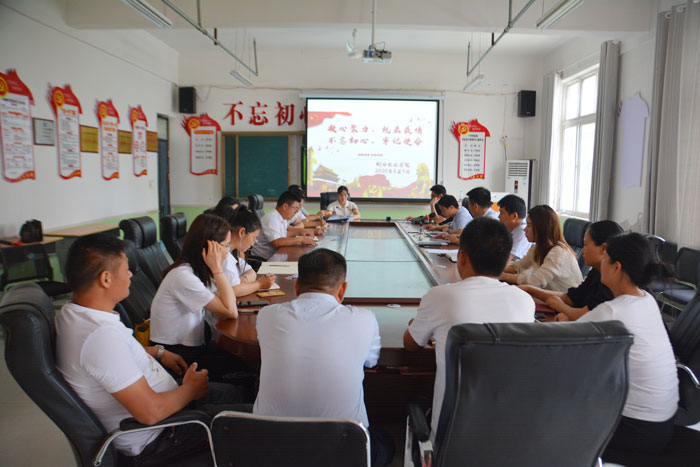 縣機(jī)電制冷技術(shù)學(xué)院舉行“凝心聚力，抗擊疫情”紅色主題黨日活動(dòng)