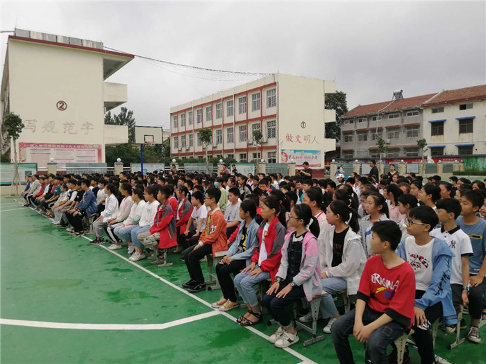 民權(quán)縣第三小學(xué)舉辦“法治進(jìn)校園，思想筑防線”專題講座