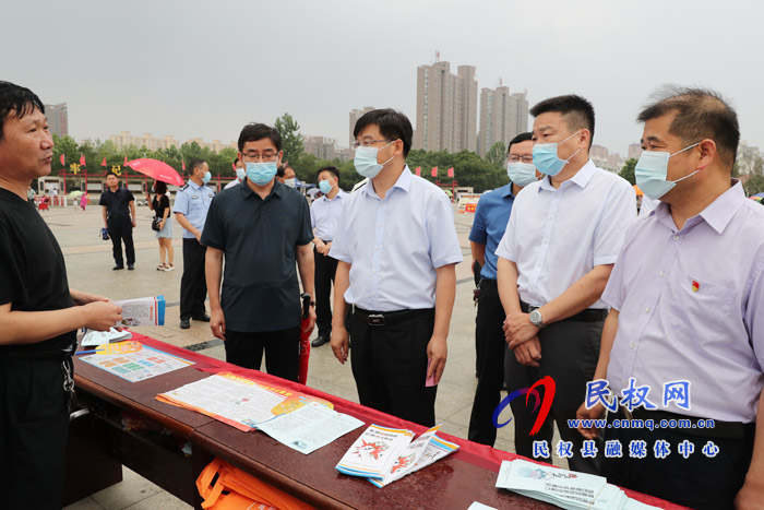 我縣組織開展防范和打擊非法集資宣傳活動 我縣組織開展防范和打擊非法集資宣傳活動