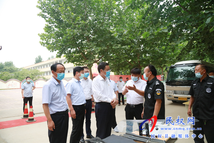 市人大常委會副主任、縣委書記姬脈常深入白云寺鎮(zhèn)督導檢查學校食品安全工作
