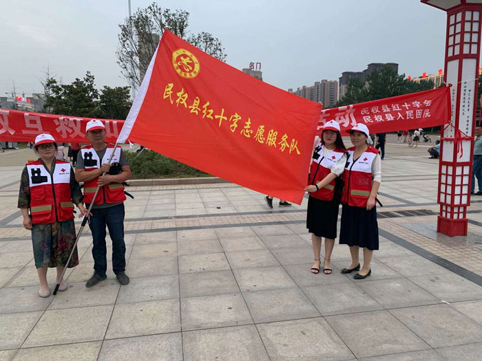 民權(quán)縣紅十字會組織開展自救互救知識技能培訓(xùn)在東區(qū)廣場舉行 民權(quán)縣紅十字會組織開展自救互救知識技能培訓(xùn)在東區(qū)廣場舉行