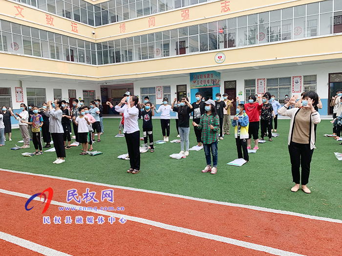 關愛殘疾兒童縣殘聯(lián)暖心捐助 關愛殘疾兒童縣殘聯(lián)暖心捐助