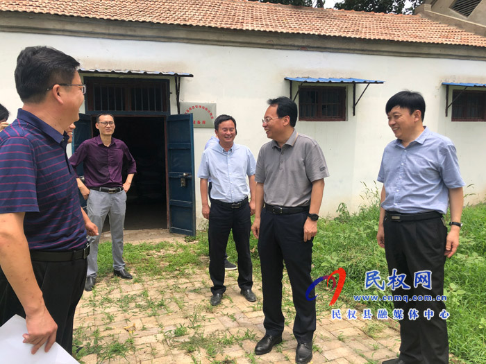 縣委常委、常務(wù)副縣長李啟峰開展巡河和檢查防汛物資儲備工作情況 縣委常委、常務(wù)副縣長李啟峰開展巡河和檢查防汛物資儲備工作情況