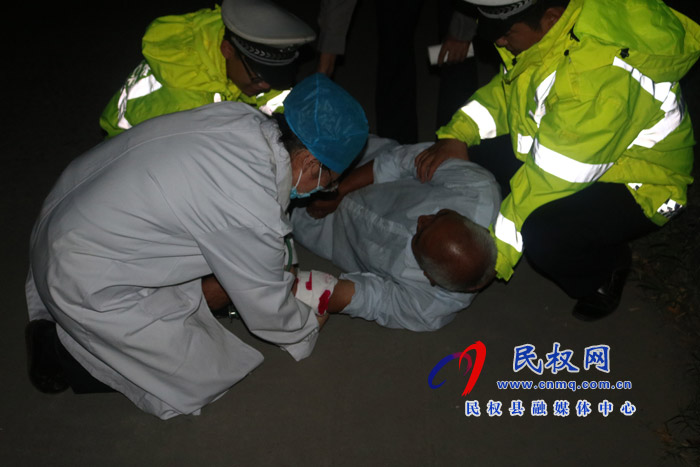 警醫(yī)聯(lián)動(dòng)顯奇效:民權(quán)交警大隊(duì)交通事故警醫(yī)聯(lián)合救援快速高效 警醫(yī)聯(lián)動(dòng)顯奇效:民權(quán)交警大隊(duì)交通事故警醫(yī)聯(lián)合救援快速高效