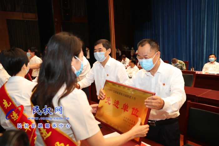 全縣三級(jí)干部大會(huì)暨脫貧攻堅(jiān)推進(jìn)會(huì)在縣人民藝術(shù)中心召開(kāi) 全縣三級(jí)干部大會(huì)暨脫貧攻堅(jiān)推進(jìn)會(huì)在縣人民藝術(shù)中心召開(kāi)
