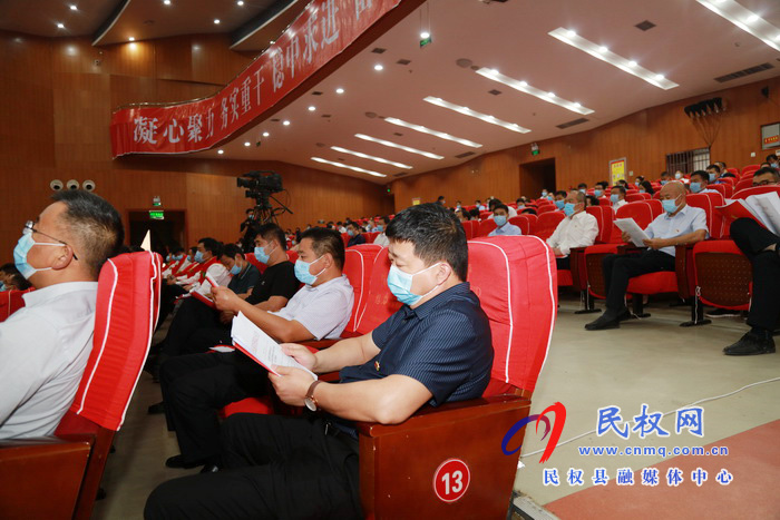 全縣三級(jí)干部大會(huì)暨脫貧攻堅(jiān)推進(jìn)會(huì)在縣人民藝術(shù)中心召開(kāi) 全縣三級(jí)干部大會(huì)暨脫貧攻堅(jiān)推進(jìn)會(huì)在縣人民藝術(shù)中心召開(kāi)