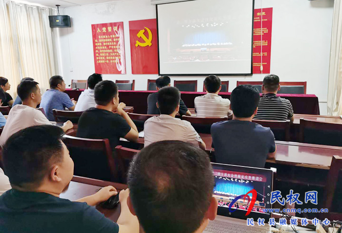 我縣各鄉(xiāng)鎮(zhèn)（街道辦）、縣直各單位認真貫徹全縣三級干部會議暨脫貧攻堅推進會議精神