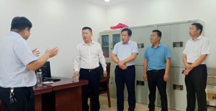 商丘市委常委、政法委書記牛亞東到南華辦事處調(diào)研“黨建+一中心四平臺”建設(shè)工作