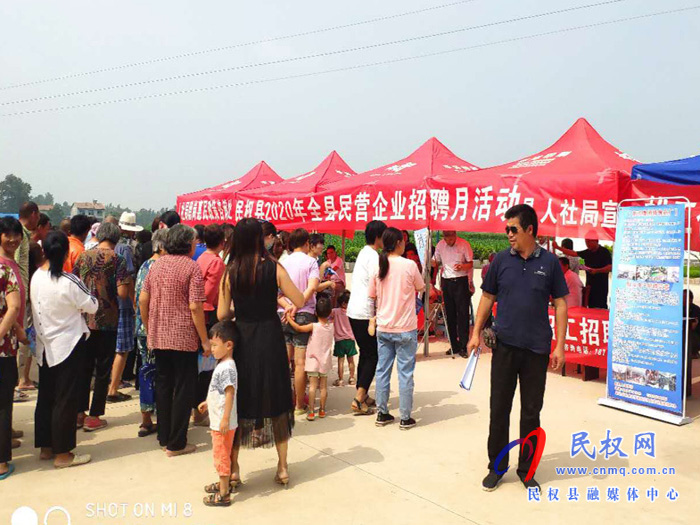 王橋鎮(zhèn):把招聘會(huì)開(kāi)到村頭 王橋鎮(zhèn):把招聘會(huì)開(kāi)到村頭