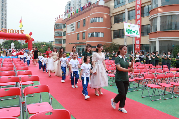 滿滿的儀式感！民權(quán)東區(qū)實(shí)驗(yàn)幼兒園迎來(lái)畢業(yè)季
