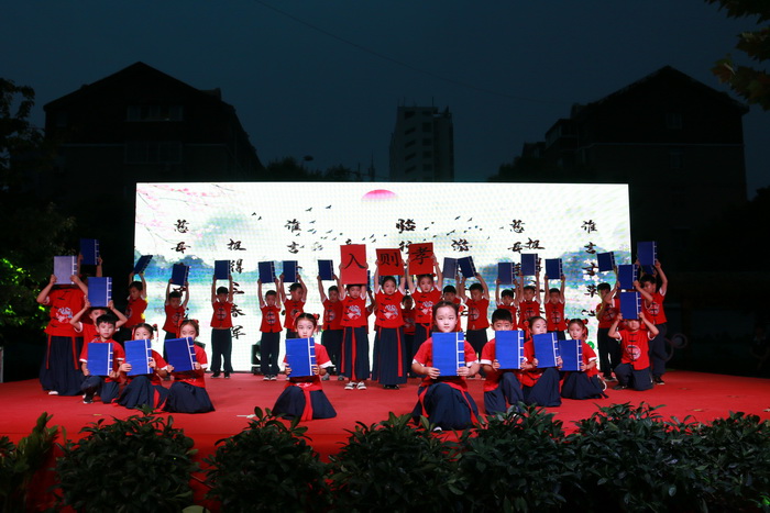 滿滿的儀式感！民權(quán)東區(qū)實(shí)驗(yàn)幼兒園迎來(lái)畢業(yè)季