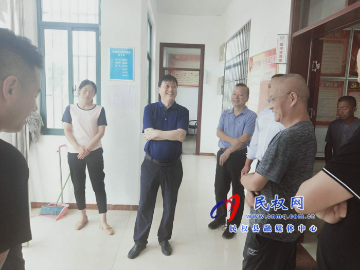 縣委常委、統(tǒng)戰(zhàn)部長趙通深入到野崗鎮(zhèn)慰問幫扶干部