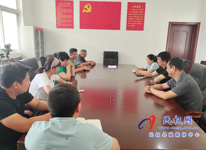 雙塔鎮(zhèn)為赴寧陵開展扶貧普查人員進(jìn)行談心談話工作 雙塔鎮(zhèn)為赴寧陵開展扶貧普查人員進(jìn)行談心談話工作