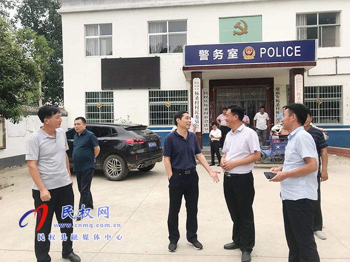 縣委常委、組織部長何玉明到褚廟鄉(xiāng)督導(dǎo)脫貧攻堅普查工作