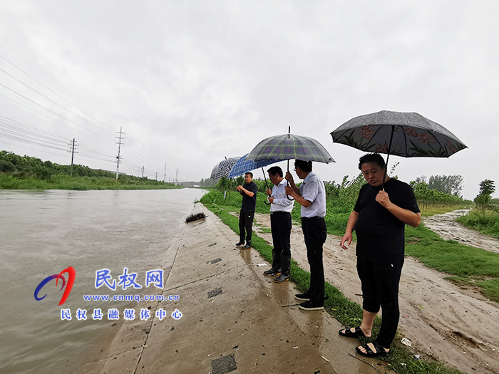 市人大常委會副主任、縣委書記姬脈常冒雨檢查督導防汛工作