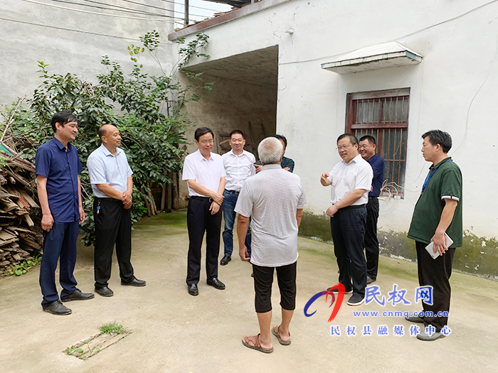 市人大常委會副主任、縣委書記姬脈常調(diào)研我縣脫貧攻堅普查工作