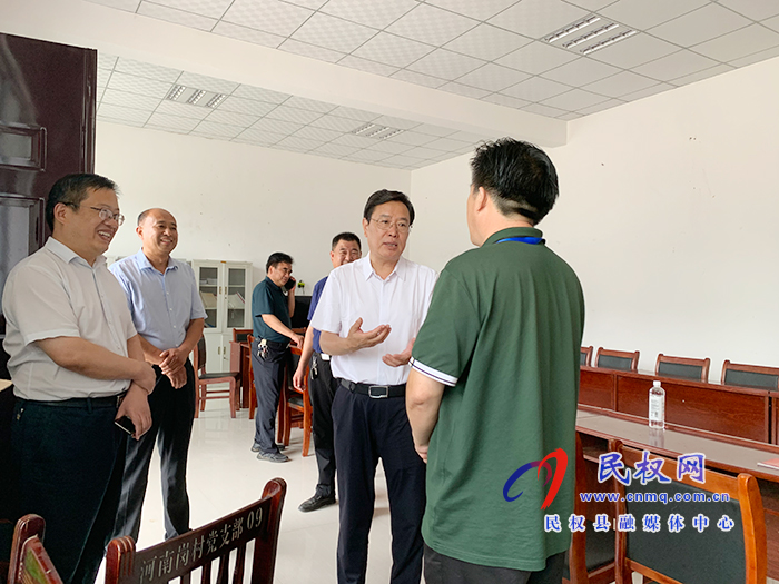 市人大常委會副主任、縣委書記姬脈常調(diào)研我縣脫貧攻堅普查工作