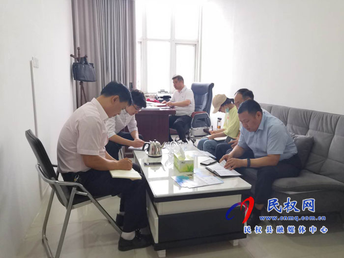 縣金融服務(wù)中心召開全體干部會議 縣金融服務(wù)中心召開全體干部會議