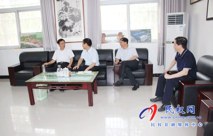 市委統(tǒng)戰(zhàn)部調(diào)研組蒞民調(diào)研民族團(tuán)結(jié)進(jìn)步創(chuàng)建工作 市委統(tǒng)戰(zhàn)部調(diào)研組蒞民調(diào)研民族團(tuán)結(jié)進(jìn)步創(chuàng)建工作