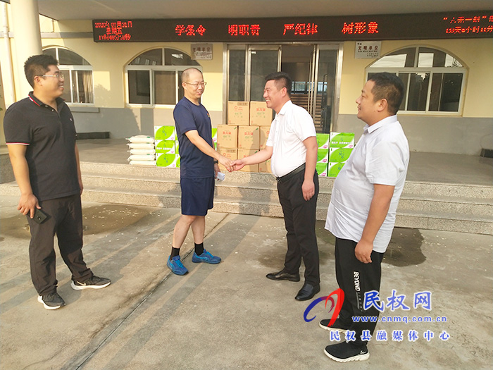 共青團(tuán)民權(quán)縣委“八一”建軍節(jié)慰問消防大隊(duì) 共青團(tuán)民權(quán)縣委“八一”建軍節(jié)慰問消防大隊(duì)