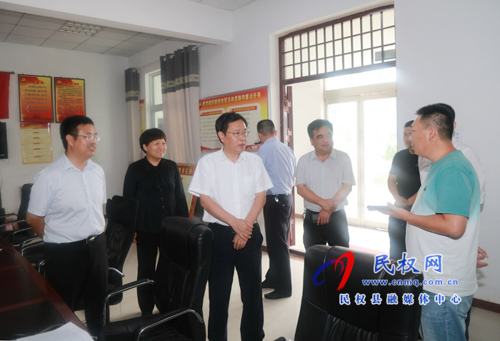市人大常委會(huì)副主任、縣委書(shū)記姬脈常調(diào)研我縣脫貧攻堅(jiān)普查工作
