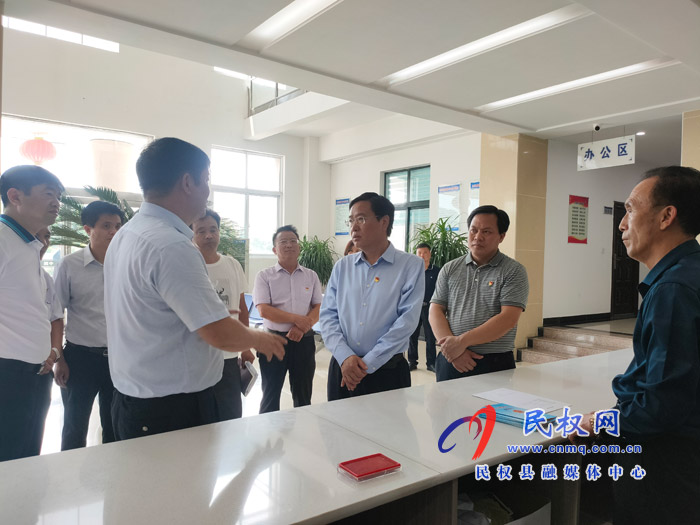 市人大常委會副主任、縣委書記姬脈常調(diào)研依法治縣、法治鄉(xiāng)村建設及“黨建＋一中心四平臺”建設工作