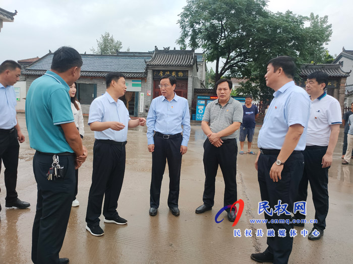 市人大常委會副主任、縣委書記姬脈常調(diào)研依法治縣、法治鄉(xiāng)村建設及“黨建＋一中心四平臺”建設工作