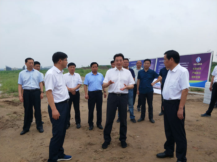 市長(zhǎng)張建慧到民權(quán)縣調(diào)研脫貧攻堅(jiān)和產(chǎn)業(yè)發(fā)展工作 市長(zhǎng)張建慧到民權(quán)縣調(diào)研脫貧攻堅(jiān)和產(chǎn)業(yè)發(fā)展工作