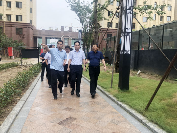 縣委常委、常務(wù)副縣長李啟峰調(diào)研指導(dǎo)我縣老舊小區(qū)改造工作