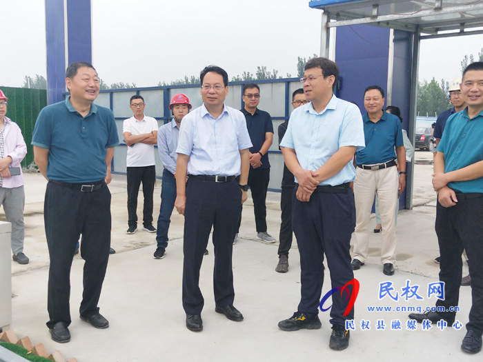 縣委常委、常務(wù)副縣長李啟峰查看我縣重點項目建設(shè)及安全生產(chǎn)工作
