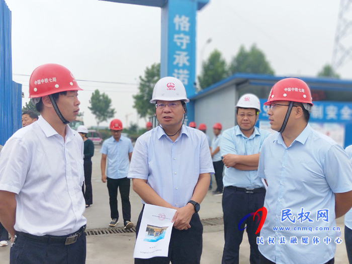 縣委常委、常務(wù)副縣長李啟峰查看我縣重點項目建設(shè)及安全生產(chǎn)工作