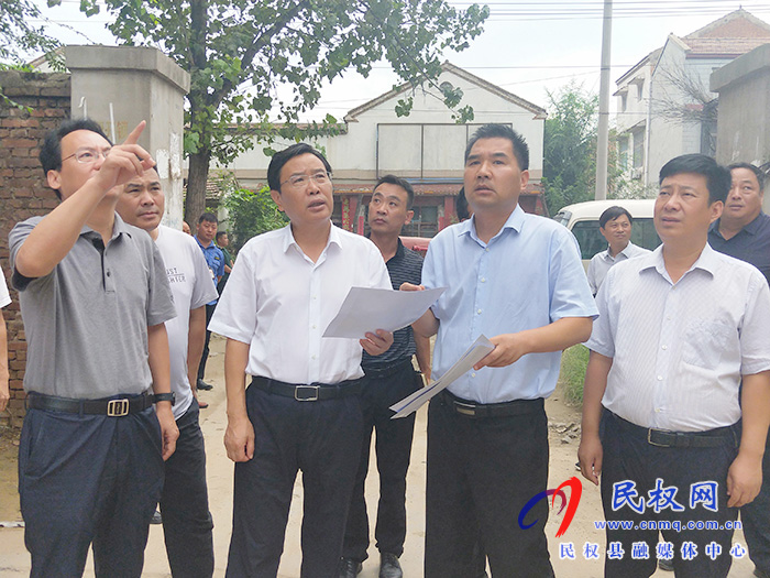 市人大常委會副主任、縣委書記姬脈常調研我縣老城區(qū)老舊小區(qū)改造和城市建設重點項目工作