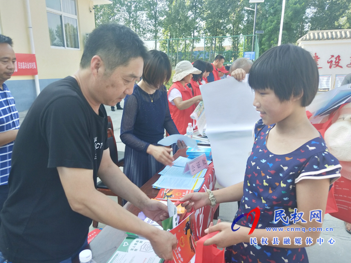 2020年民權(quán)縣科技活動(dòng)周啟動(dòng)儀式暨“三下鄉(xiāng)”現(xiàn)場會(huì)在王橋鎮(zhèn)麻花莊舉辦 2020年民權(quán)縣科技活動(dòng)周啟動(dòng)儀式暨“三下鄉(xiāng)”現(xiàn)場會(huì)在王橋鎮(zhèn)麻花莊舉辦