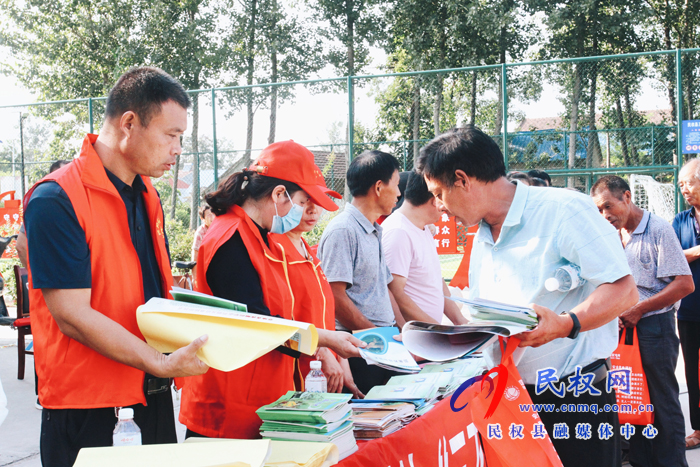 2020年民權(quán)縣科技活動(dòng)周啟動(dòng)儀式暨“三下鄉(xiāng)”現(xiàn)場會(huì)在王橋鎮(zhèn)麻花莊舉辦 2020年民權(quán)縣科技活動(dòng)周啟動(dòng)儀式暨“三下鄉(xiāng)”現(xiàn)場會(huì)在王橋鎮(zhèn)麻花莊舉辦