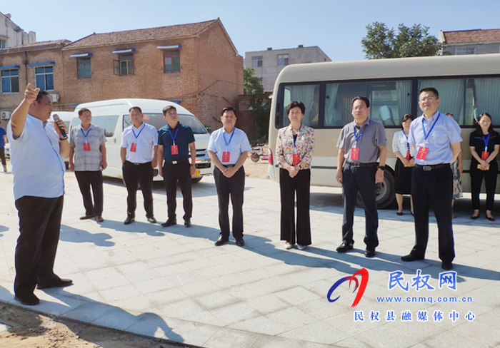 縣人大視察我縣地方糧油收儲(chǔ)“一園三?！敝攸c(diǎn)項(xiàng)目城市建設(shè)與管理工作