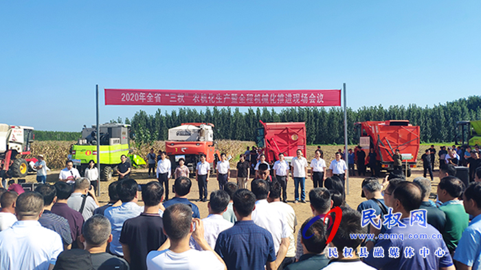 全省“三秋”農(nóng)機化生產(chǎn)暨全程機械化推進現(xiàn)場會在我縣召開 全省“三秋”農(nóng)機化生產(chǎn)暨全程機械化推進現(xiàn)場會在我縣召開