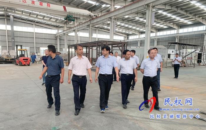 省地方金融監(jiān)管局黨組成員、副局長(zhǎng)李拴成調(diào)研我縣金融扶貧工作