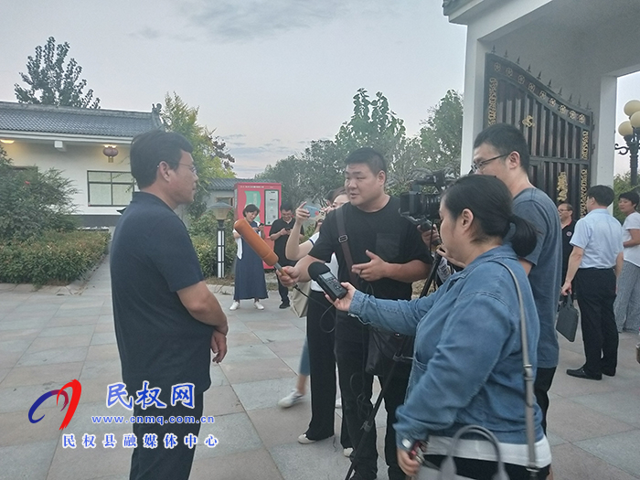 “農(nóng)媒總編走基層?鄉(xiāng)村振興中原行”采訪座談會(huì)在我縣召開(kāi) “農(nóng)媒總編走基層?鄉(xiāng)村振興中原行”采訪座談會(huì)在我縣召開(kāi)