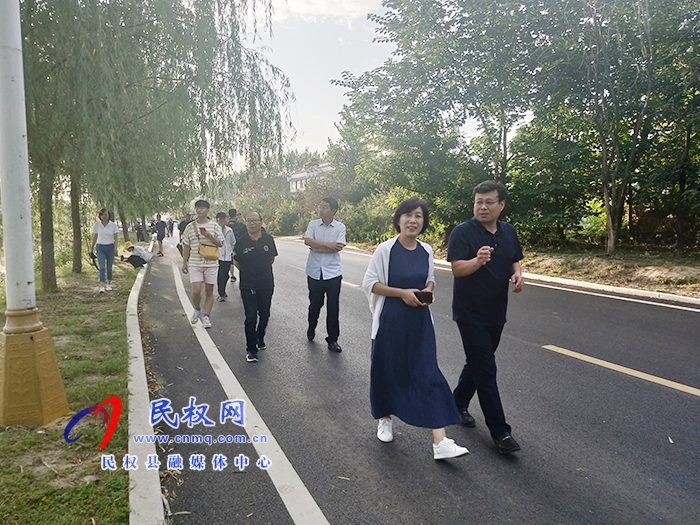 “農(nóng)媒總編走基層?鄉(xiāng)村振興中原行”采訪座談會(huì)在我縣召開(kāi) “農(nóng)媒總編走基層?鄉(xiāng)村振興中原行”采訪座談會(huì)在我縣召開(kāi)