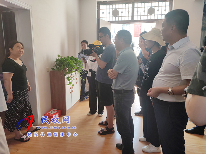 “農(nóng)媒總編走基層 鄉(xiāng)村振興中原行”采訪團到我縣部分鄉(xiāng)鎮(zhèn)進行采風(fēng) “農(nóng)媒總編走基層 鄉(xiāng)村振興中原行”采訪團到我縣部分鄉(xiāng)鎮(zhèn)進行采風(fēng)