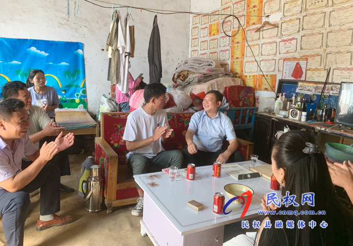 愛(ài)心企業(yè)慰問(wèn)高考學(xué)子 愛(ài)心企業(yè)慰問(wèn)高考學(xué)子