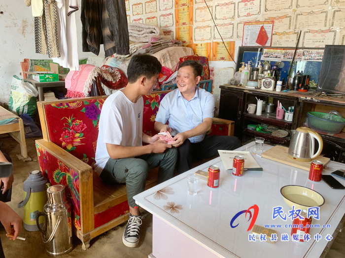愛(ài)心企業(yè)慰問(wèn)高考學(xué)子 愛(ài)心企業(yè)慰問(wèn)高考學(xué)子